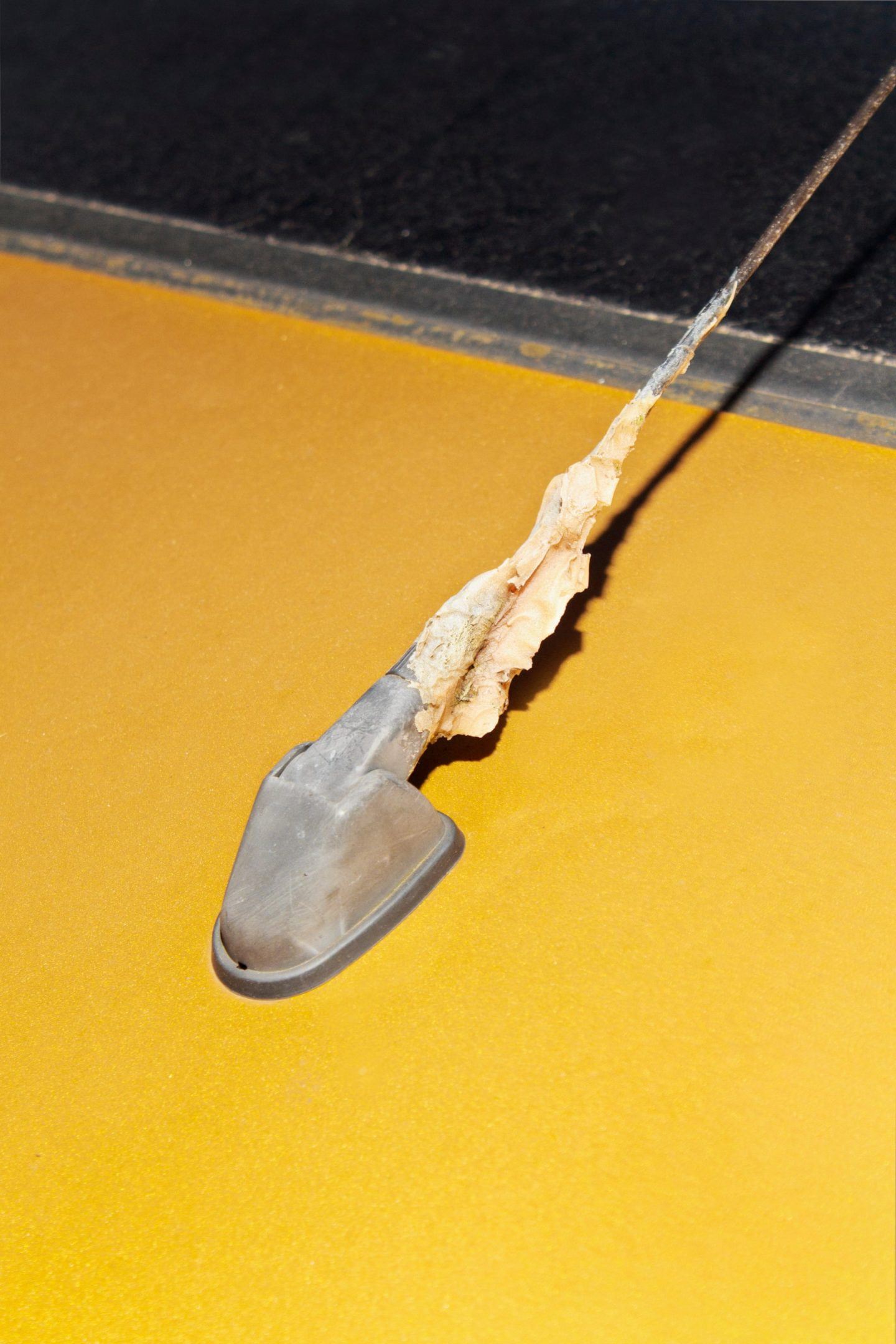 ignant-print-ronni-campana-badly-repaired-cars-007-1440x2160 ignant-print-ronni-campana-badly-repaired-cars-007-1440x2160