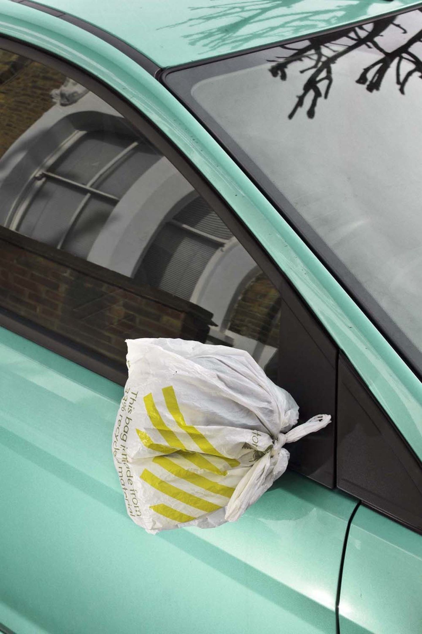 ignant-print-ronni-campana-badly-repaired-cars-018-1440x2160 ignant-print-ronni-campana-badly-repaired-cars-018-1440x2160